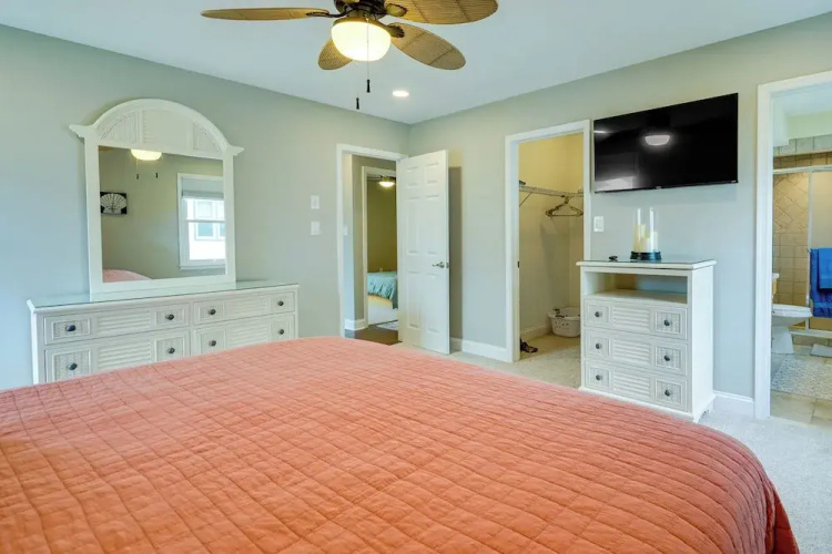 Brigantine Getaway: Walk to the Beach!