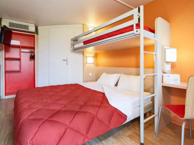 Standard Triple room