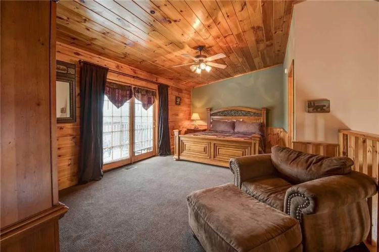 Bear Hyde 3 Bedroom Home with Hot Tub