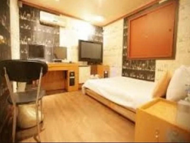 Plum Hotel