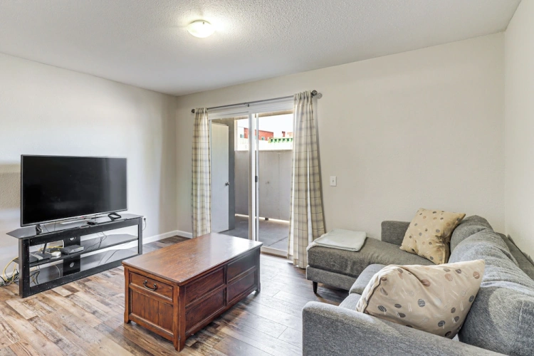 2 Bedrooms Apartment