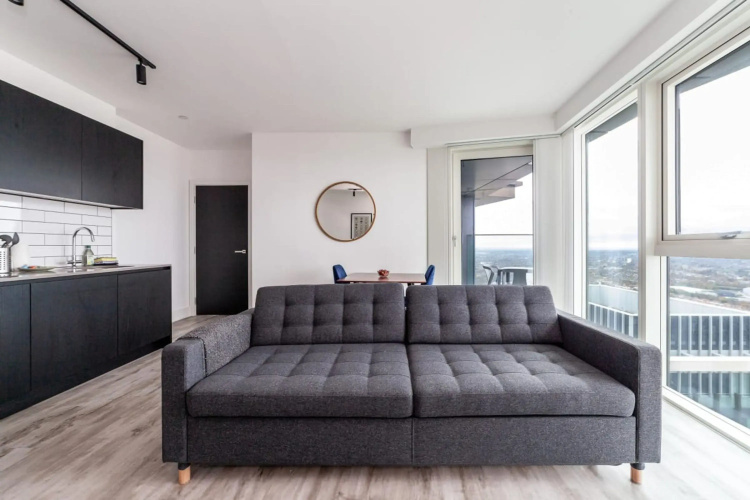 Sky-high North Acton Apartment