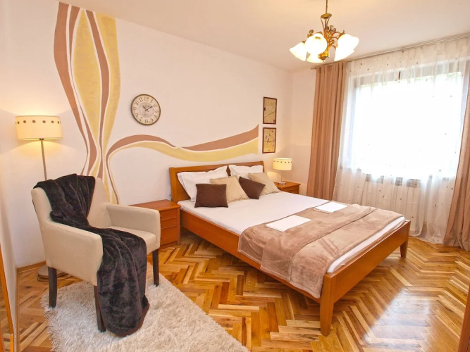 Apartment 772
