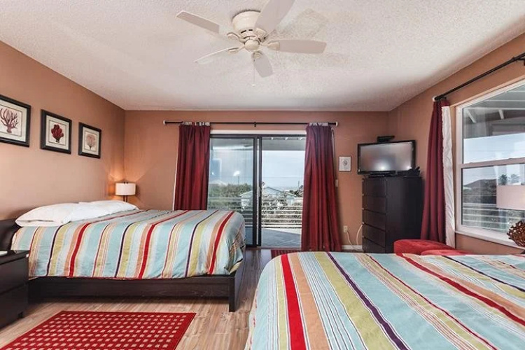 A Luna Sea 3 Br home by RedAwning
