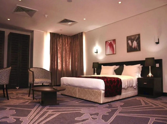 Golden Tulip Oniru Suites