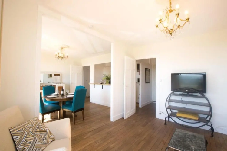 2 Bedrooms Apartment