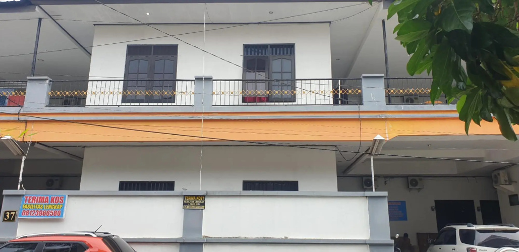 OYO 90990 Surya Residence