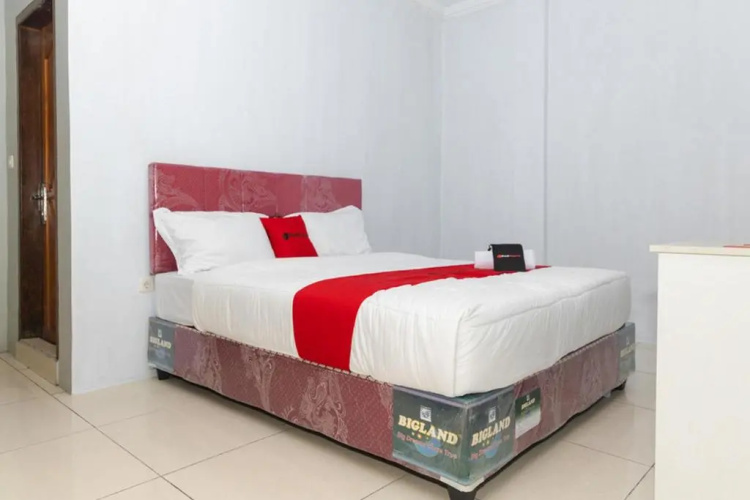 RedDoorz Plus near Transmart Kairagi Dua Manado