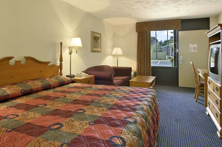 Williamsburg Suites