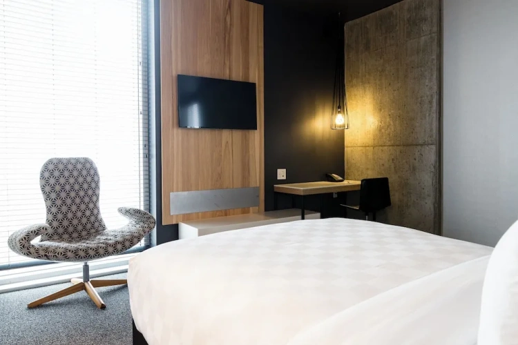 Standard Double room with city view