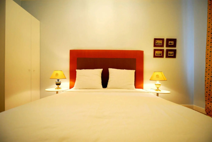 Crystal Suites Old Town
