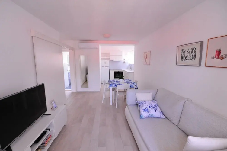 A1 - Luxury apt in Center, Just 5min From Beach