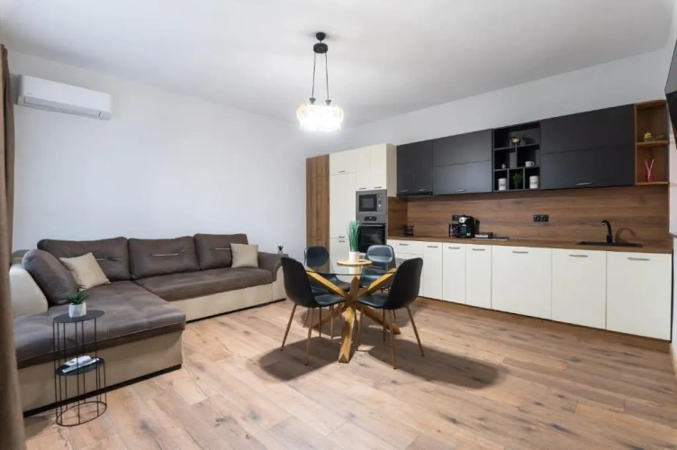 2 Bedrooms Apartment