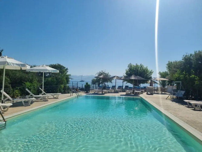 Blue Waves Aparthotel