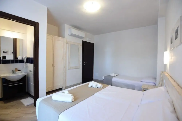 Standard Triple room with balcony
