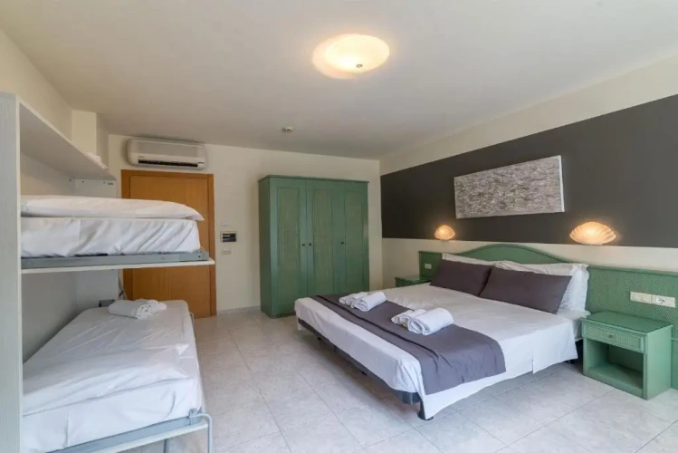 Standard Quadruple room