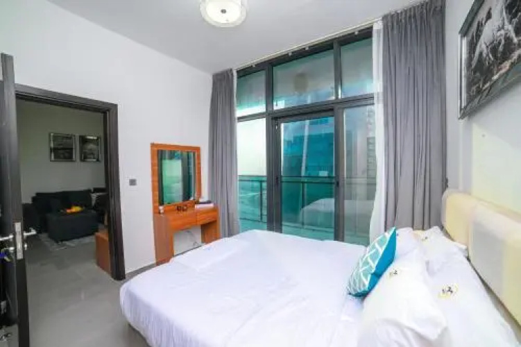 Luton Vacation Homes - Damac Maison Studio, Canal View