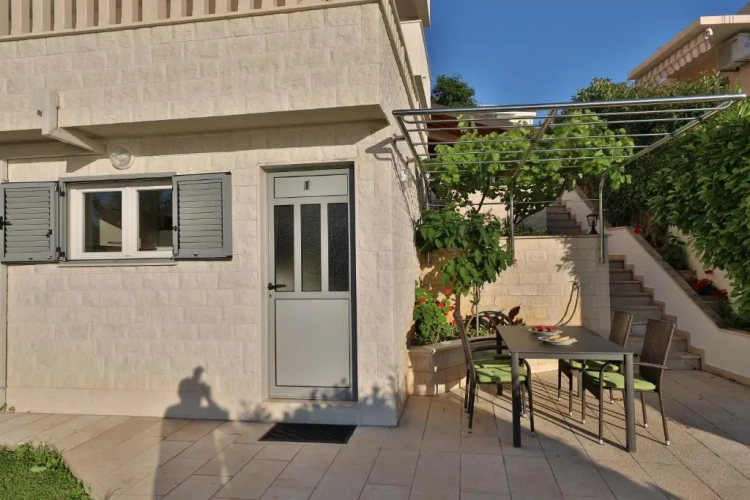1 Bedroom Apartment with sea view