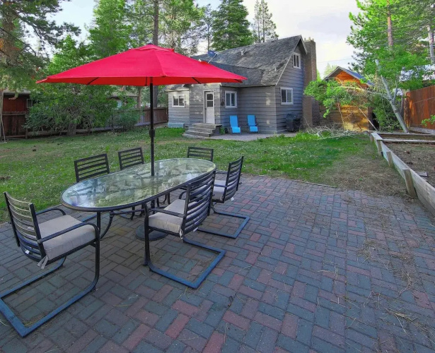 Dancing Bear Cabin Pet Friendly, Sleeps 4, Totally Cute!