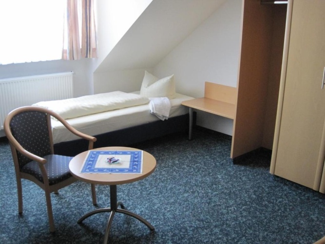 Standard Triple room