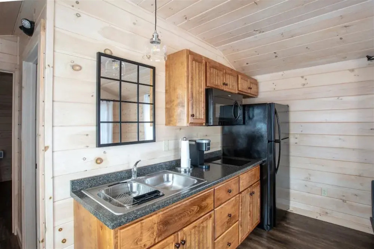 Chickadee Limit 4 2 Bedroom Cabin