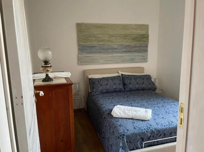 donna serena Aci Castello