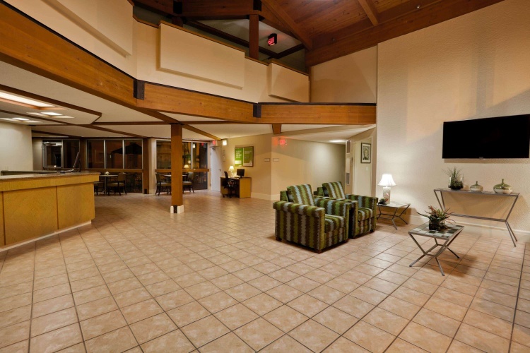 La Quinta Inn & Suites by Wyndham St. Pete-Clearwater Airpt photo 11