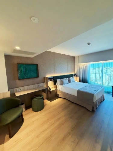 Standard Twin room with balcony
