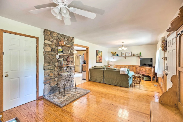Charming Cottage < 10 Mi to Wineries & Skiing!