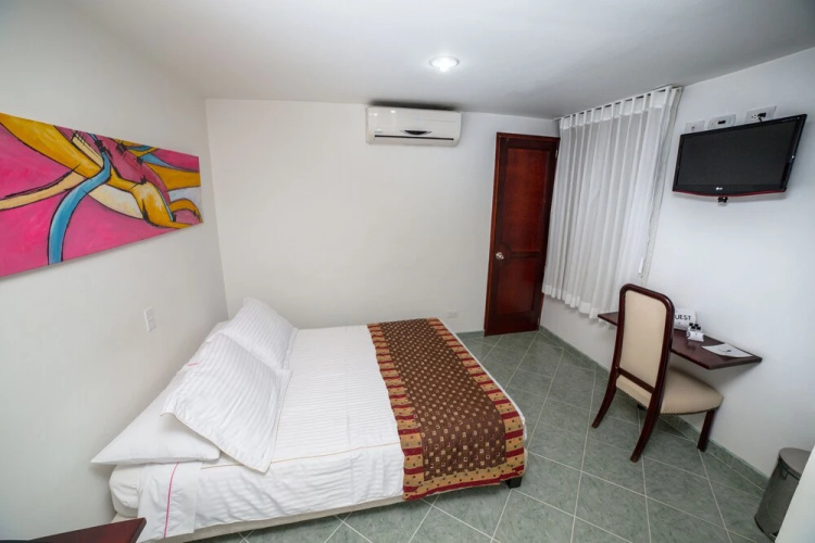 Hotel 33 Conquest