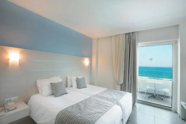 Standard Twin room with sea view