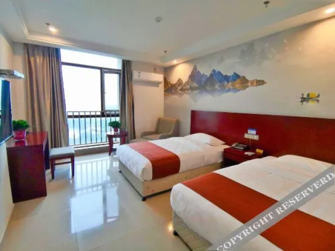 Ripple Cloud Hotel (Anqing High-Speed Railway Station)