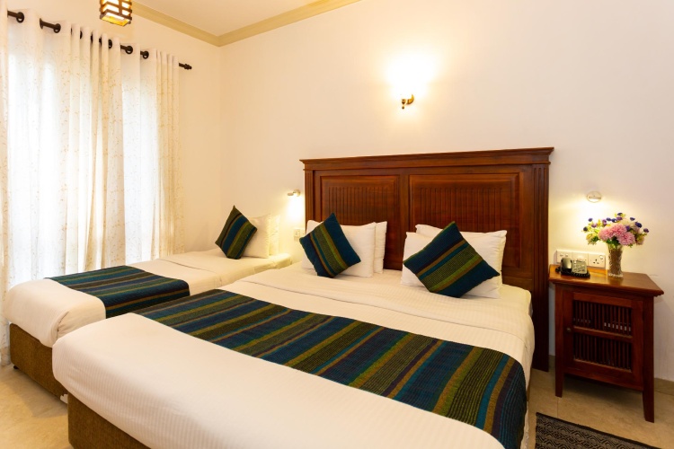 Deluxe Triple room with balcony