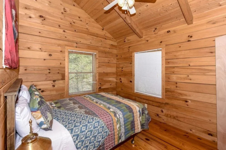 Pauley Robin Cabin