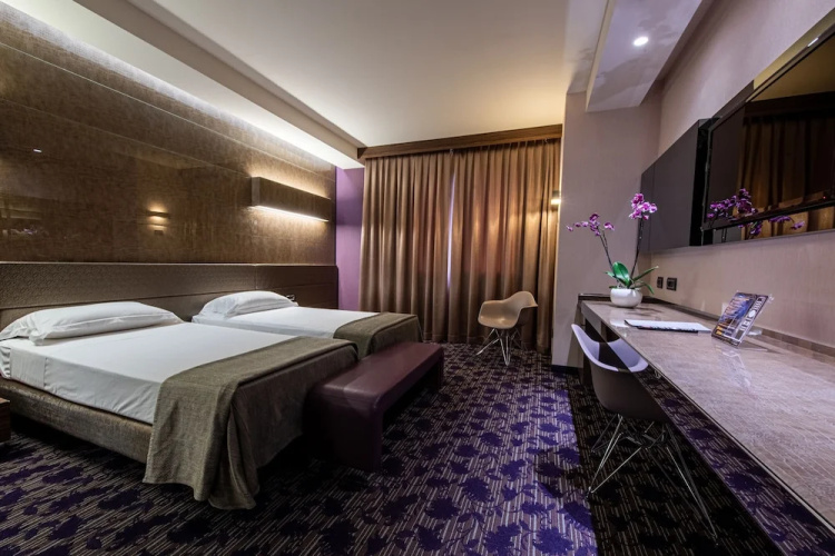 Viola Mhotel