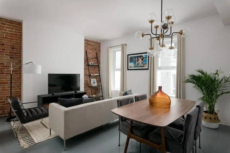 2 Bedrooms Apartment