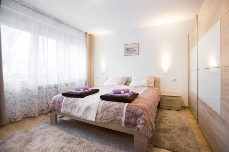 Apartment Max