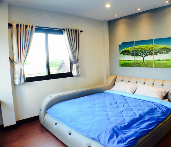 4 Bedroom House at Skytrain