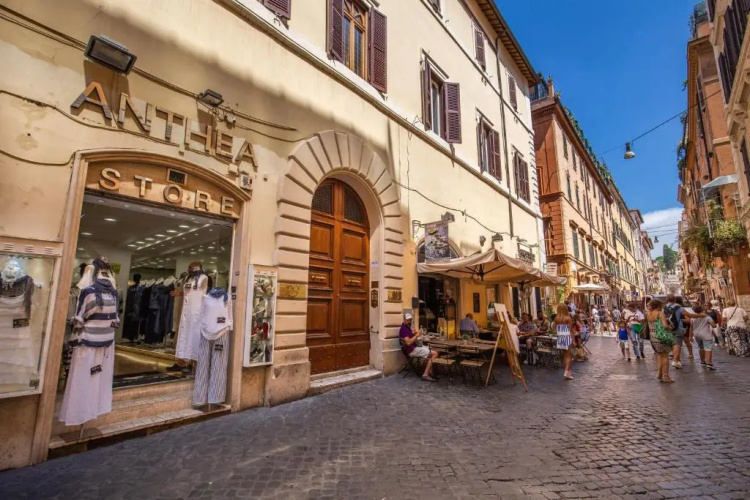 The Spanish steps apartment 67