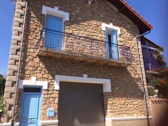 4 Bedrooms Cottage