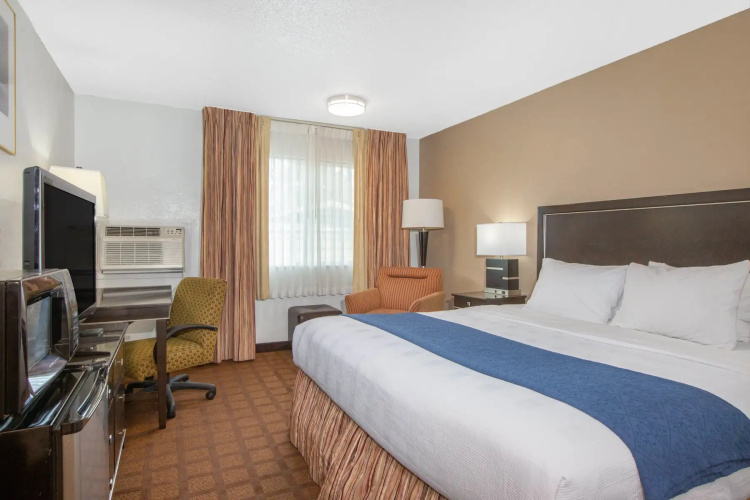 Umpqua Valley Hotel