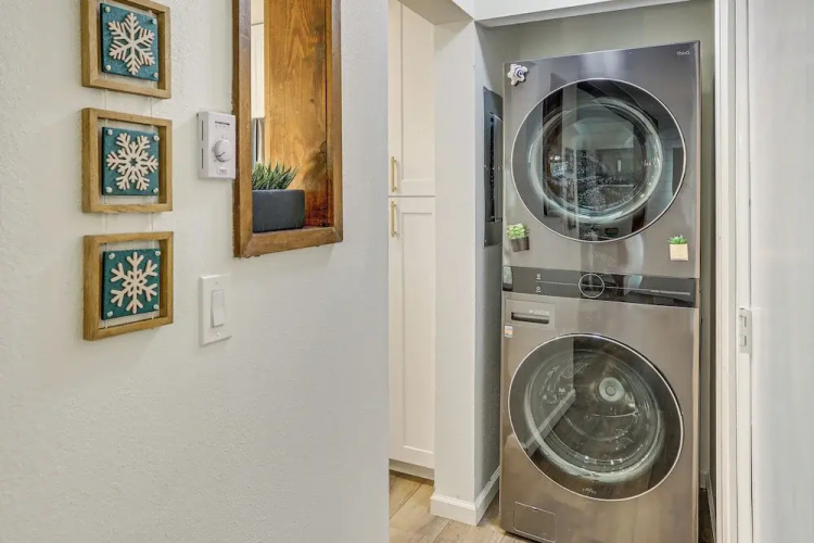 Hike, Ski & Golf: Fully Renovated Edwards Townhome
