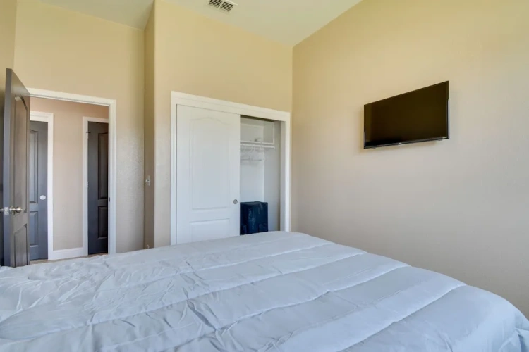 4 Bedrooms Cottage