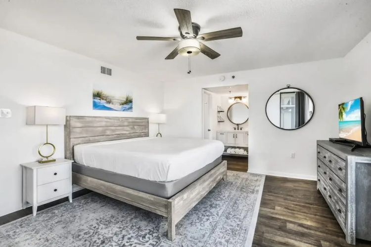 Phoenix III 3031 Beachfront End-unit