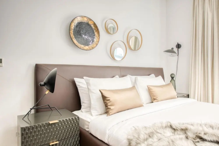 Radiant Urban Retreat With Iconic Burj Khalifa Vws