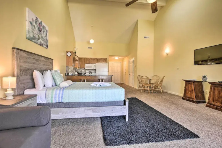 4 Mi to Cherry Grove Beach: Studio w/ Pool!