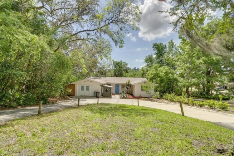 Dock & Kayaks: Riverfront Dunnellon Home!