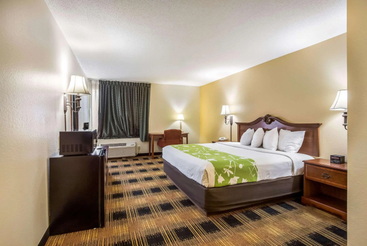 Econo Lodge Inn & Suites Fairview Heights - St. Louis