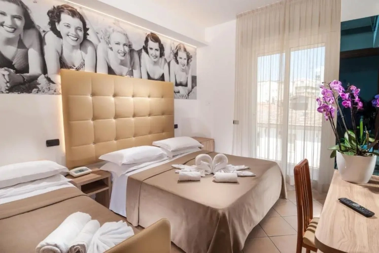 Standard Triple room