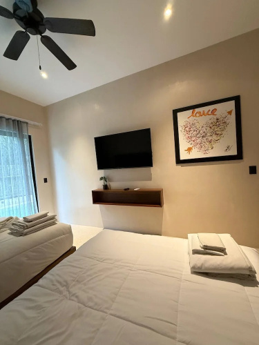 Great 3 Bedroom Apartment and Private Pool!